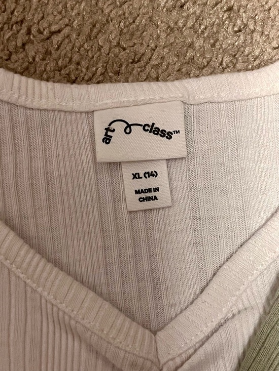 art class Ribbed V-Neck Long Sleeve Top in Sage Green and White - Picture 3 of 4